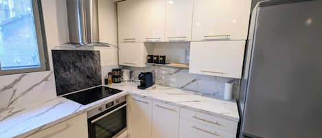 Frigorifero, microonde, forno, lavastoviglie