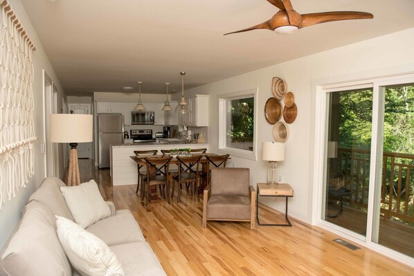 Smart TV, books - 2-Bedroom Bungalow on Triplett Creek – Near Cave Run Lake! (Morehead)