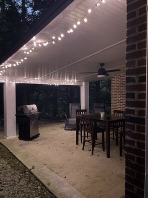 Outdoor dining - 2-Bedroom Bungalow on Triplett Creek – Near Cave Run Lake! (Morehead)