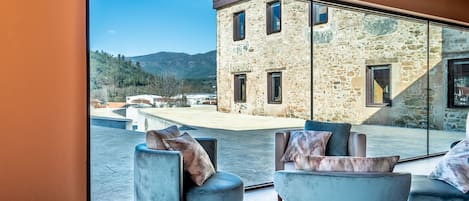 Smart TV de 42 pulgadas con canales por cable