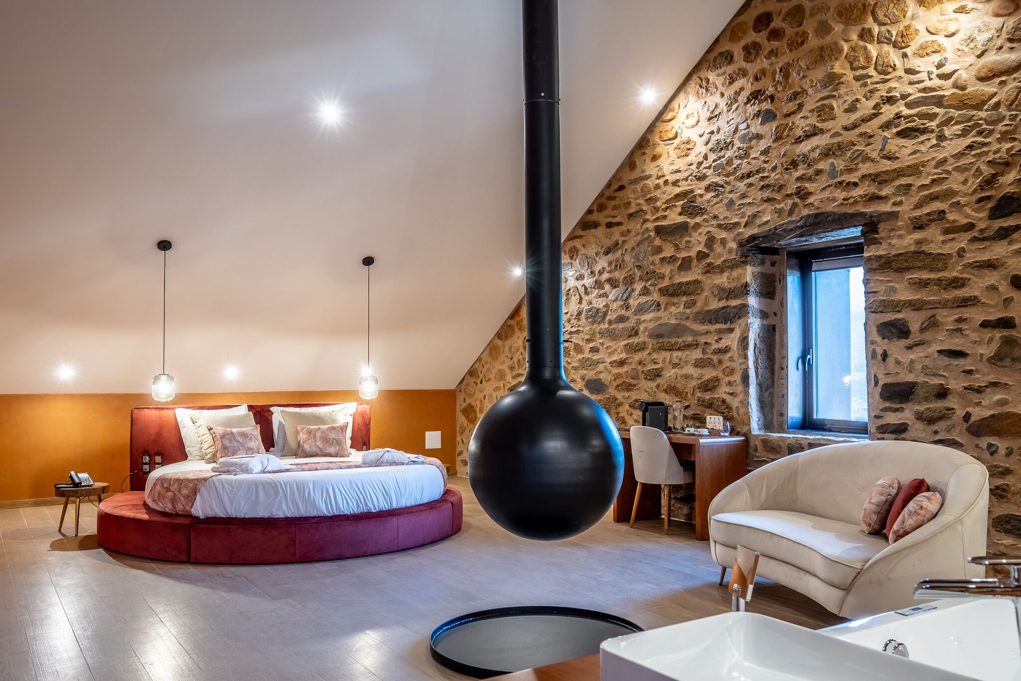 Suite Premium | Ropa de cama de alta calidad, colchones viscoelásticos, escritorio