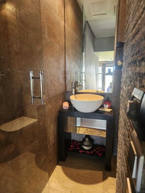 Håndklær og toalettpapir