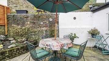 Apartment | Outdoor dining