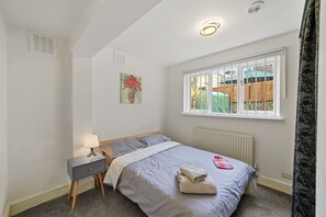 Apartment - Stylish Central 2-bed Apartment With Pvt Garden (London)