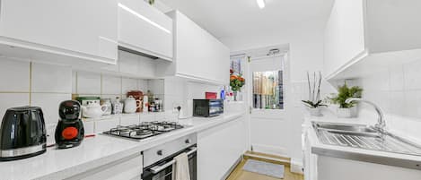 Apartment | Private kitchen | Fridge, microwave, oven, stovetop