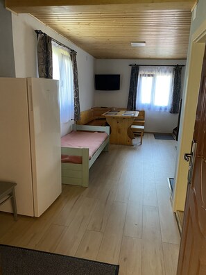 2 bedrooms, WiFi, bed sheets