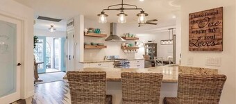  Bonita Springs! Accessible Coastal Retreat-Close to the beach-Salt Water Pool!!