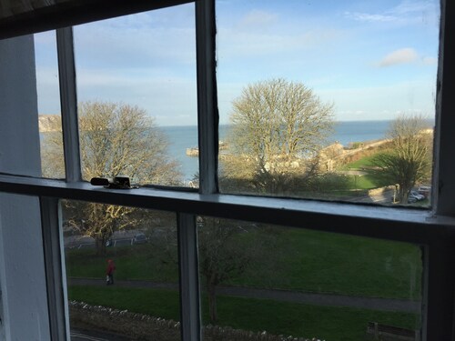 Chestnuts 3a Seymer Road, 3 bed flat close town centre and overlooks Swanage Bay