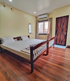 標準客房 | 房內夾萬、手提電腦工作空間、熨斗/熨衫板、免費 Wi-Fi