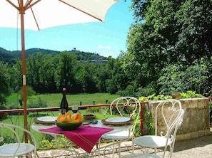 Outdoor dining - Provencal country house for rent at the foot of a listed village. Sleeps 13 (Mirmande)