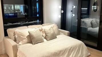 Apartment | 2 bedrooms, iron/ironing board, free WiFi, bed sheets