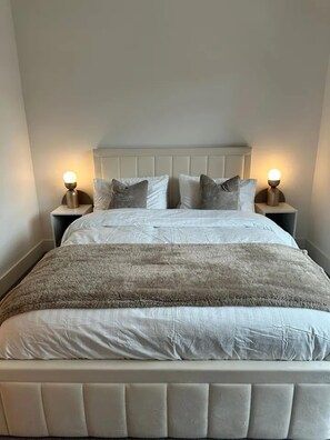 อพาร์ทเมนท์ | 2 ห้องนอน, เตารีด/โต๊ะรีดผ้ า, Wi-Fi ฟรี, ผ้าปูที่นอน