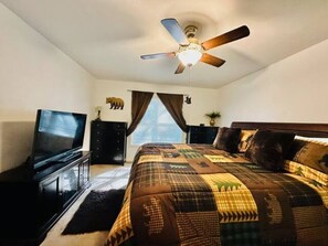 4 bedrooms, desk, iron/ironing board, free WiFi