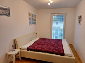 3 dormitorios, cuna de viaje, wifi gratis y ropa de cama