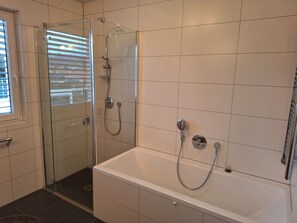Handdukar, tvål och toalettpapper