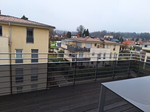 Property grounds - Adventure or culture vacation - spacious apartment in the heart of Klagenfurt  (Klagenfurt)