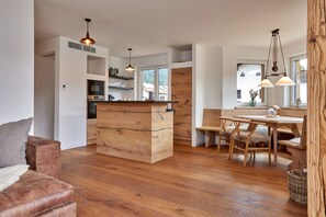 Smart TV - Apartment mit 2 Schlafzimmern und 2 Bädern und Traumhaftem Ausblick (Garmisch-Partenkirchen)