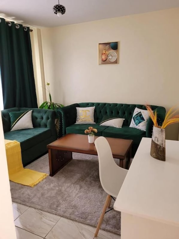 City Apartment | Living area