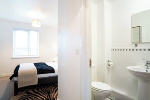 Ducha, secador de pelo, toallas