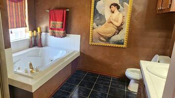 Bubbelbadkar, hårtork, handdukar och tvål