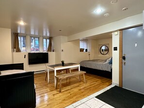 Interior - Downtown Studio 5 min walking distance to everything you can imagine! (Montréal)