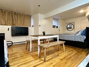 Interior - Downtown Studio 5 min walking distance to everything you can imagine! (Montréal)