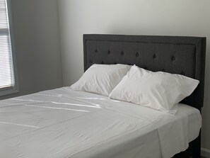 3 chambres, fer et planche à repasser, Wi-Fi gratuit, draps fournis