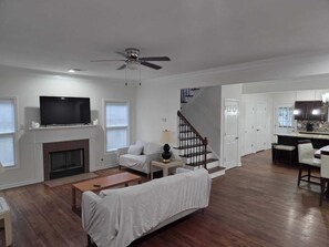 Smart TV, fireplace
