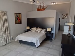 2 bedrooms, WiFi, bed sheets - Clyde's on Dale Guest House (Springs)