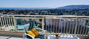Property grounds - Lovely 48 m2 appt with sea view and swimming pool (Antibes)