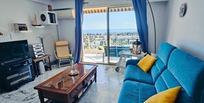 TV - Lovely 48 m2 appt with sea view and swimming pool (Antibes)