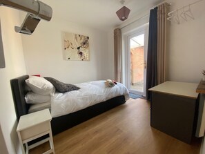 Villa | 2 bedrooms, free WiFi, bed sheets - Immaculate 2-bed Villa in Shrewsbury (Shrewsbury)