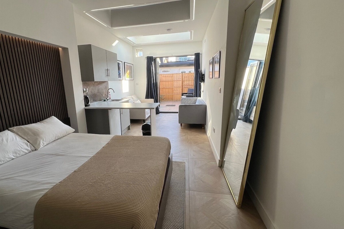 Luxury Studio Suite | Living area
