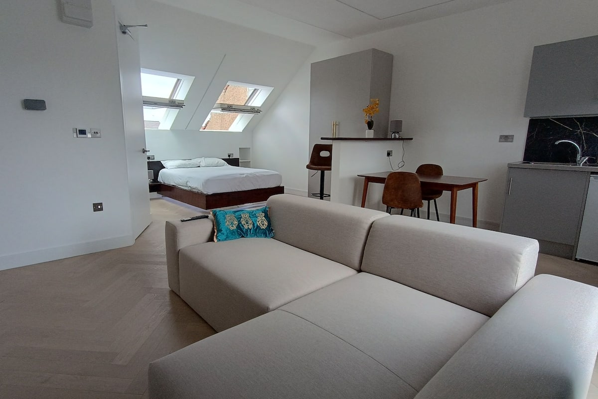 Luxury Studio Suite, 1 King Bed, Ensuite, City View | Bathroom