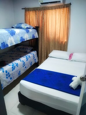 Family Room | Free WiFi - RED HOUSE 47 (Cartagena)