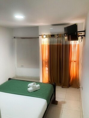 Classic Room | Free WiFi - RED HOUSE 47 (Cartagena)