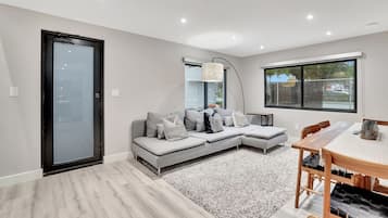 Family Villa, 3 Bedrooms | Living area