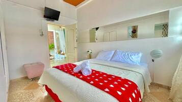 Kahden hengen exclusive-huone, 1 keskisuuri parisänky | Äänieristys, silitysrauta/-lauta, ilmainen Wi-Fi