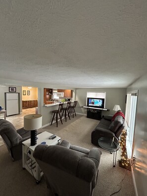 Smart-TV, DVD-Player, Bücher