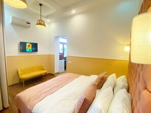 Egyptian cotton sheets, premium bedding, minibar, in-room safe - Orange Kutaisi Hotel (Kutaisi)