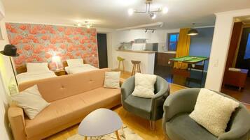 Suite Deluxe | Coin séjour | Netflix, services de streaming, imprimantes