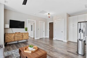 Interior - Modern condo - DT Fuquay - Free Parking - walk to restaurants, coffee, breweries (Fuquay-Varina)