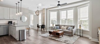 Modern condo - DT Fuquay - Free Parking - walk to restaurants, coffee, breweries