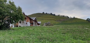 Exterior - 6 guests Albiez-Montrond apt, fully equipped, ski-in/ski-out, summer & winter (Albiez-Montrond)