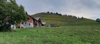 6 guests Albiez-Montrond apt, fully equipped, ski-in/ski-out, summer & winter