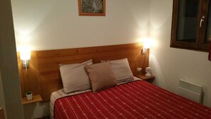 2 bedrooms, iron/ironing board, travel crib, free WiFi