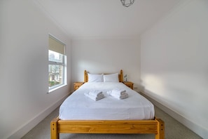 3 bedrooms, iron/ironing board, free WiFi, bed sheets