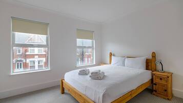 3 bedrooms, iron/ironing board, free WiFi, bed sheets