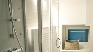 Asciugacapelli, asciugamani, carta igienica