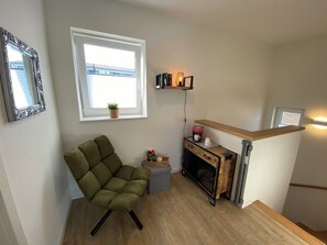 TV, fireplace, books, stereo